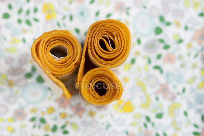 Closeup top view of fruit leather of dried apples — Stock Photo