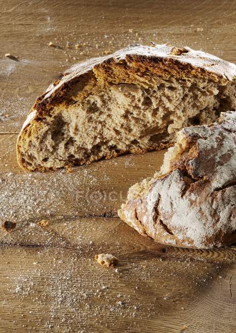 Зламаний хліб — стокове фото