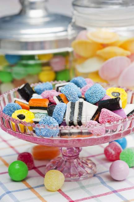 Bonbons sucrés et bonbons à la réglisse — Photo de stock