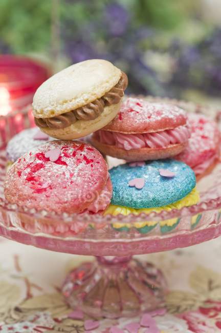 Macaroons filled with buttercream — Stock Photo