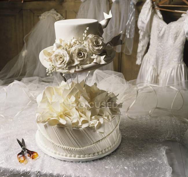Tarta de boda sombrero blanco - foto de stock