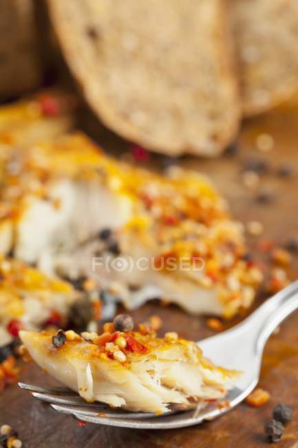 Filetto di sgombro affumicato speziato con pepe — Foto stock