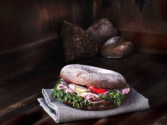 Bagel with ham and cress — Stock Photo