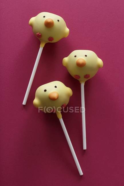 Cake pops on table — Stock Photo