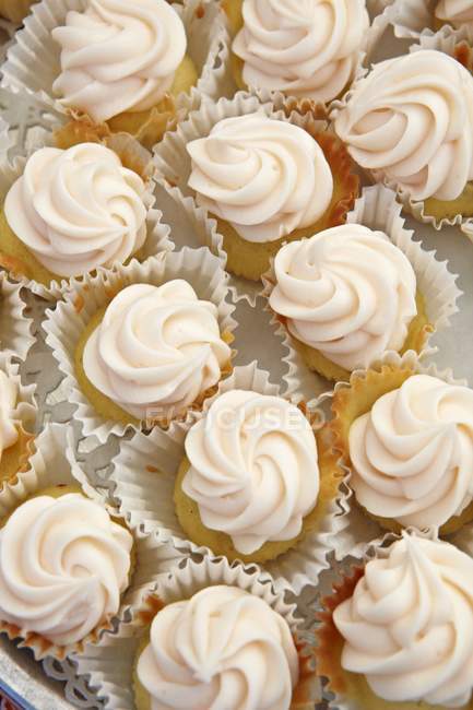 Mini gâteaux glacés à la vanille — Photo de stock