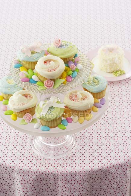 Dish of Easter Cupcakes — Stock Photo