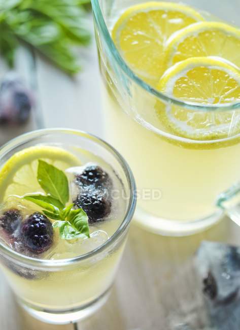Lemonade with Blackberries and Basil — Stock Photo