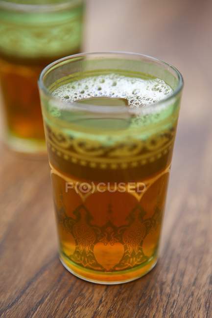 Bicchiere di tè alla menta dolce marocchina — Foto stock