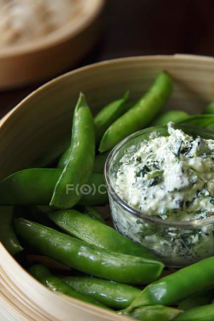 Pea Pods and Kale Yogurt Dip — Stock Photo