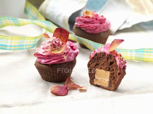 Chocolate cupcakes filled with caramel — Stock Photo