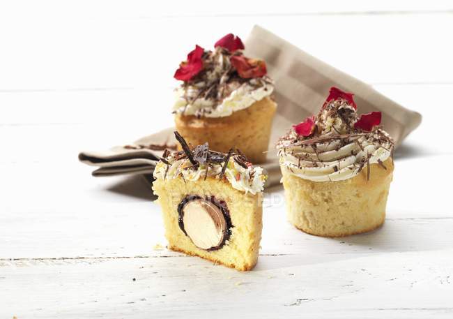 Cupcakes gefüllt mit Toffee — Stockfoto
