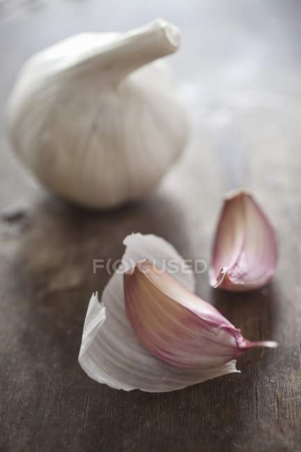 Bulb of garlic with cloves — Stock Photo