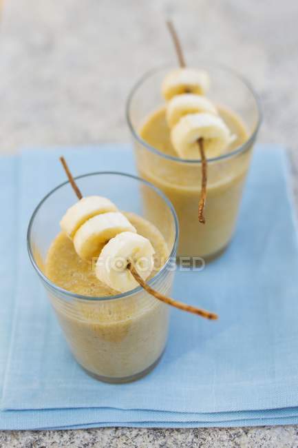 Banana and lettuce smoothies — Stock Photo