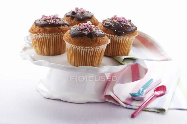 Cupcakes topped with chocolate glaze — Stock Photo