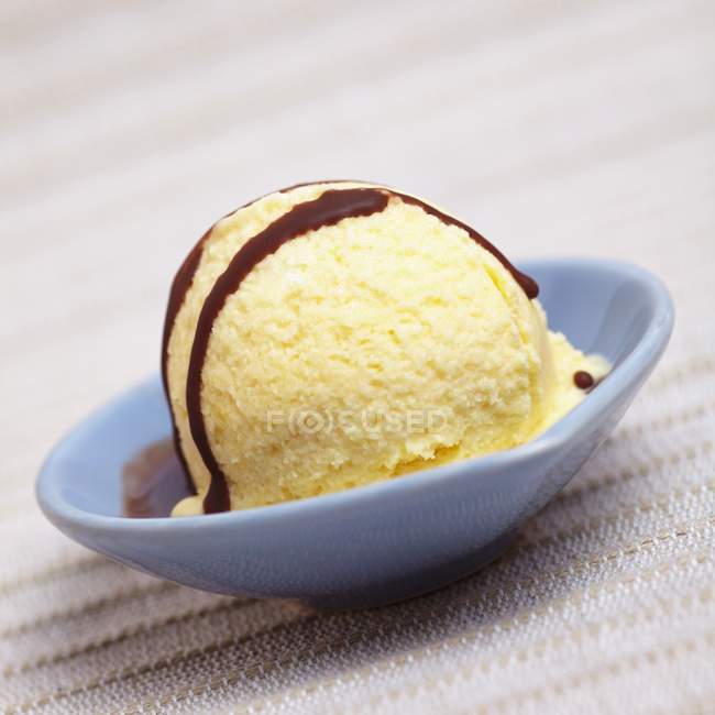 Домашнє ванільне морозиво — стокове фото