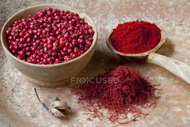 Peppercorns with saffron threads and paprika — Stock Photo