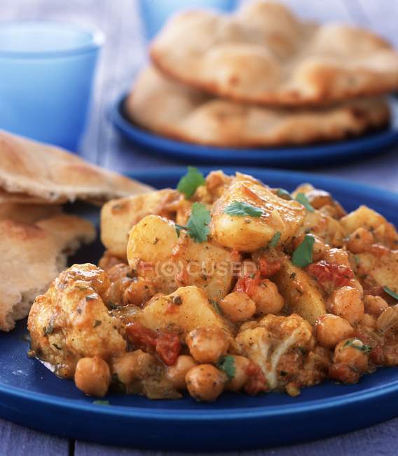 Curry di patate con cavolfiore — Foto stock