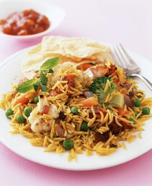 Rice with curried chicken — Stock Photo