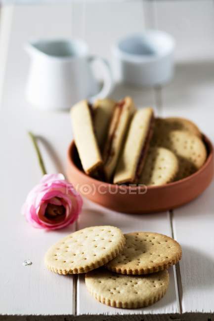 Butter biscuits with filling — Stock Photo