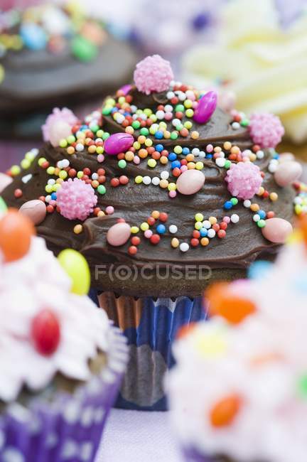 Cupcakes decorados para la fiesta - foto de stock