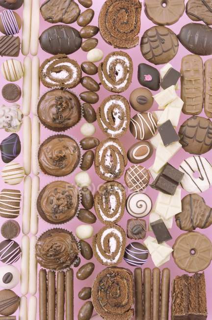 Асорті шоколадні цукерки — стокове фото