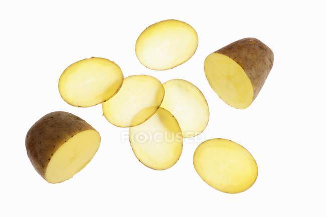 Potato halves and slices — Stock Photo