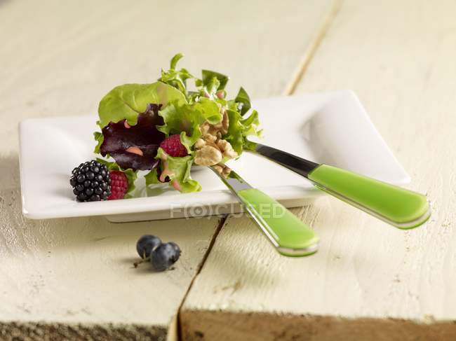 Green salad with berries — Stock Photo