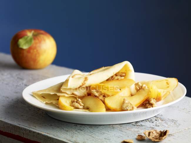 Crepe with caramelized apples — Stock Photo