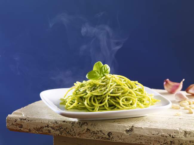 Spaghetti with basil pesto — Stock Photo