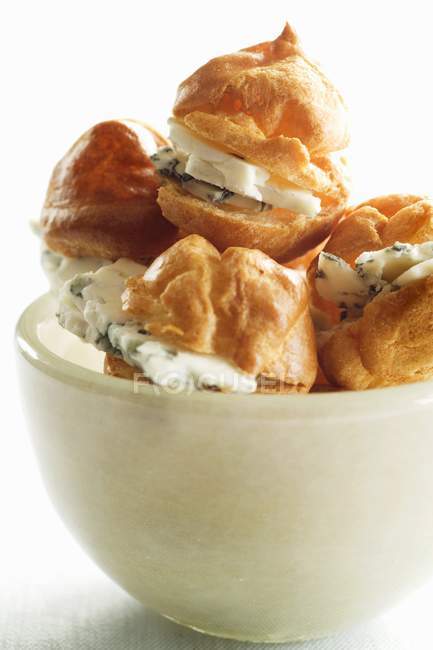 Cream puffs with Roquefort — Stock Photo
