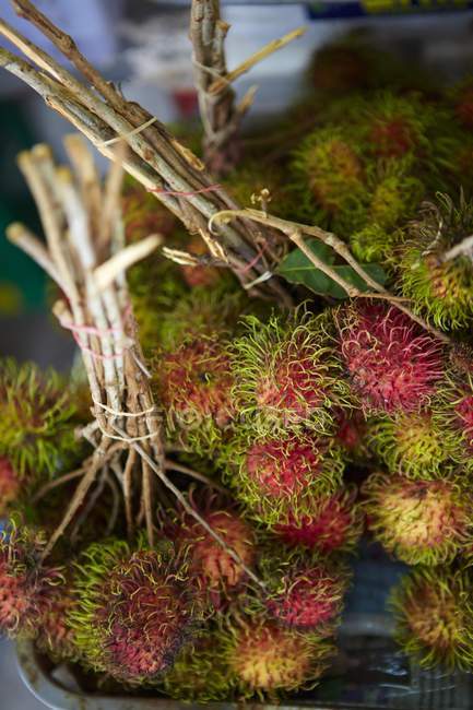 Bunches of fresh rambutan — Stock Photo