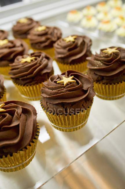 Pastelitos de chocolate con chocolate - foto de stock