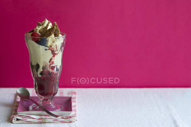 Closeup view of Knickerbocker Glory layered ice cream Sundae — Stock Photo