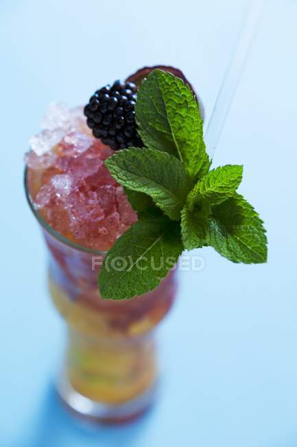 Cocktail with berries and mint — Stock Photo