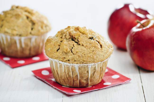 Kleie-Muffins mit Apfel — Stockfoto