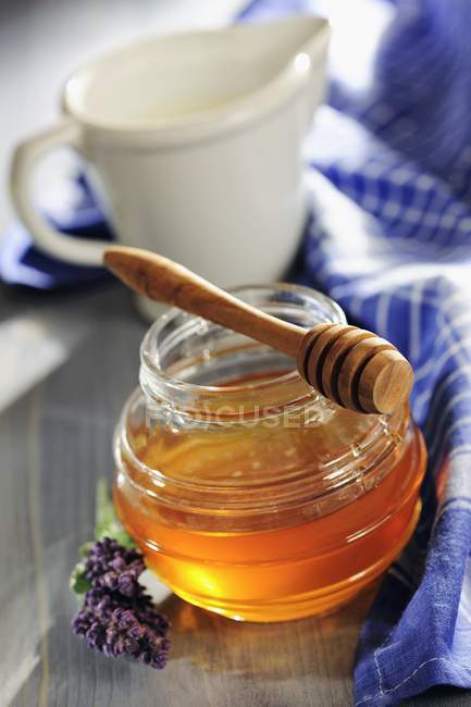 Honey spoon and lavender — Stock Photo