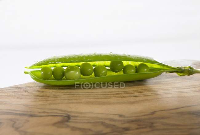 Fresh Open pea pod — Stock Photo