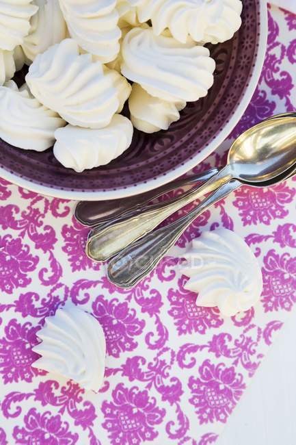 Sweet and fresh meringues — Stock Photo