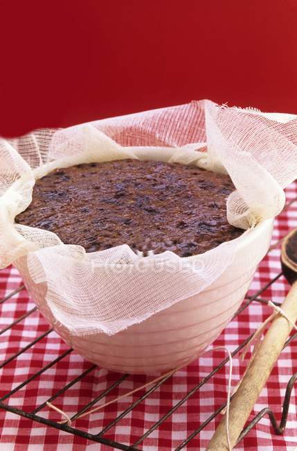 Pudding classique cuit à la vapeur dans un bol — Photo de stock