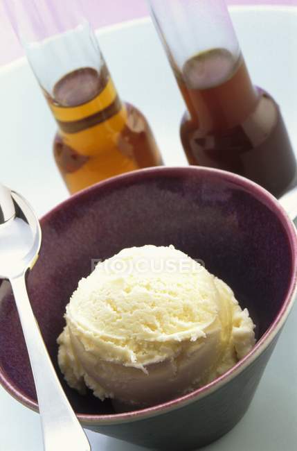 Морозиво ванільне — стокове фото