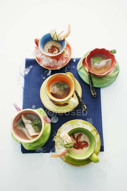 Elevated view of Duck wontons and iced pepper soup and shrimps — Stock Photo