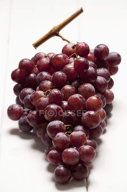 Bunch of fresh Red grapes — Stock Photo