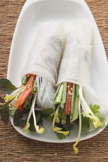 Rice paper rolls filled with vegetables — Stock Photo