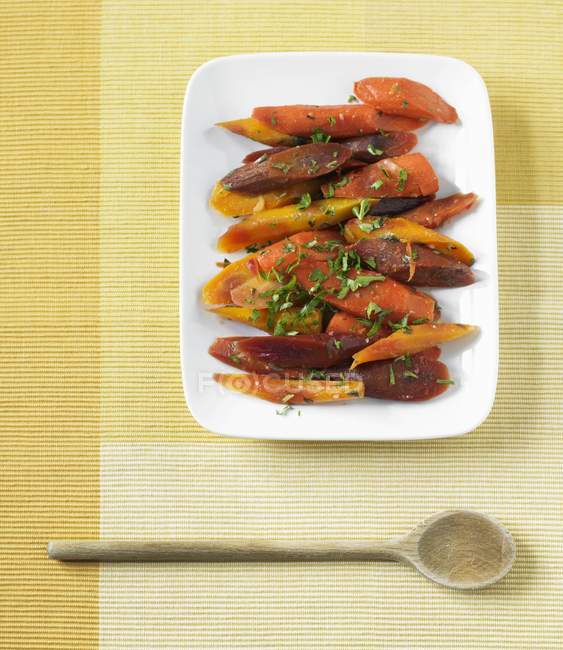 Варёная органическая морковь — стоковое фото