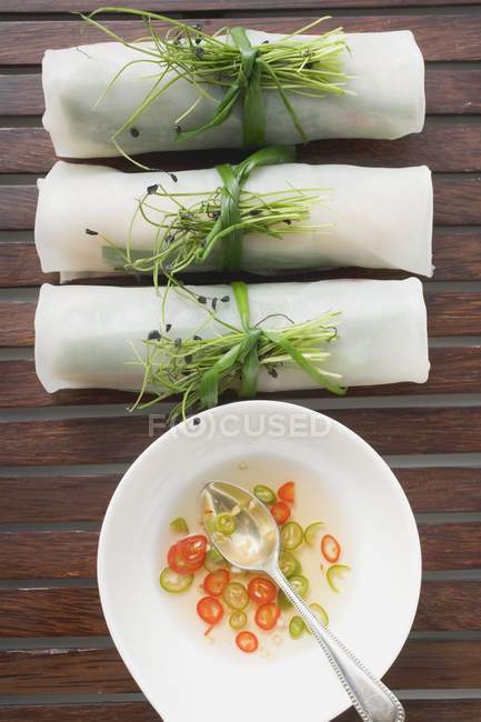 Trois rouleaux de papier de riz — Photo de stock
