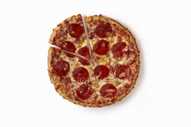 Нарізаний пепероні піци — стокове фото