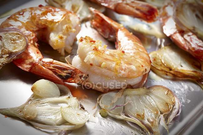 King prawns with garlic and chili — Stock Photo