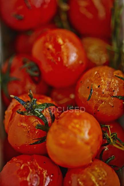 Montón de tomates rojos asados - foto de stock