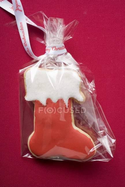 Galleta de Navidad Bota en bolsa de celofán - foto de stock