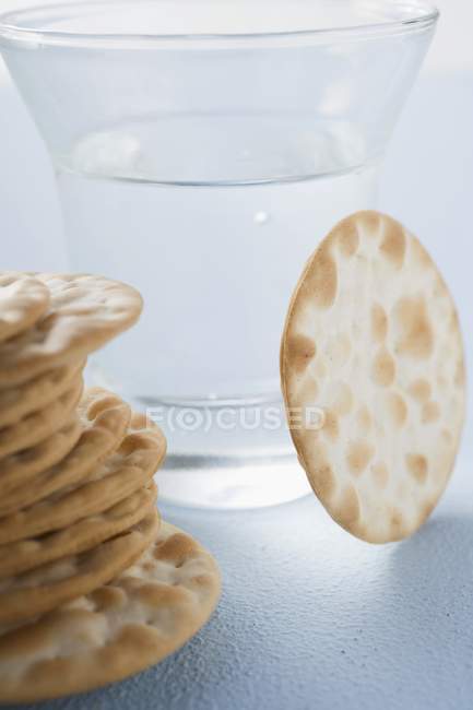 Mehrere knusprige Cracker — Stockfoto